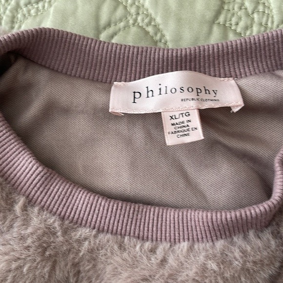 Faux Fur sweatshirt by Philosophy in size extra large - Picture 4 of 4